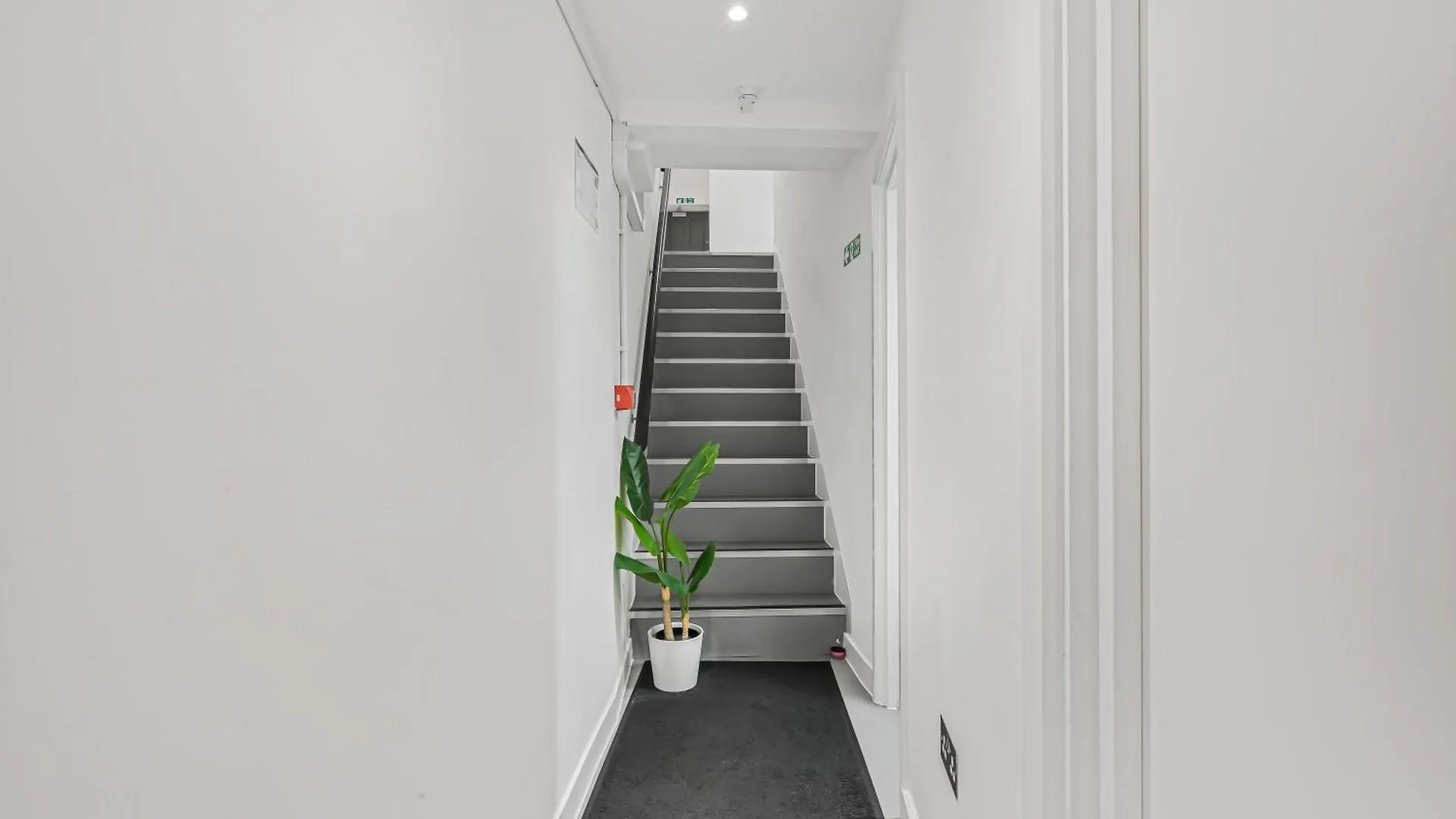 Marbel Aldgate Hotel London Guest house